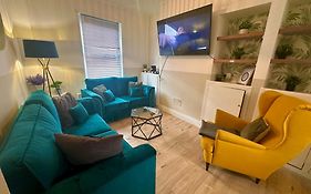 2Br City Side House